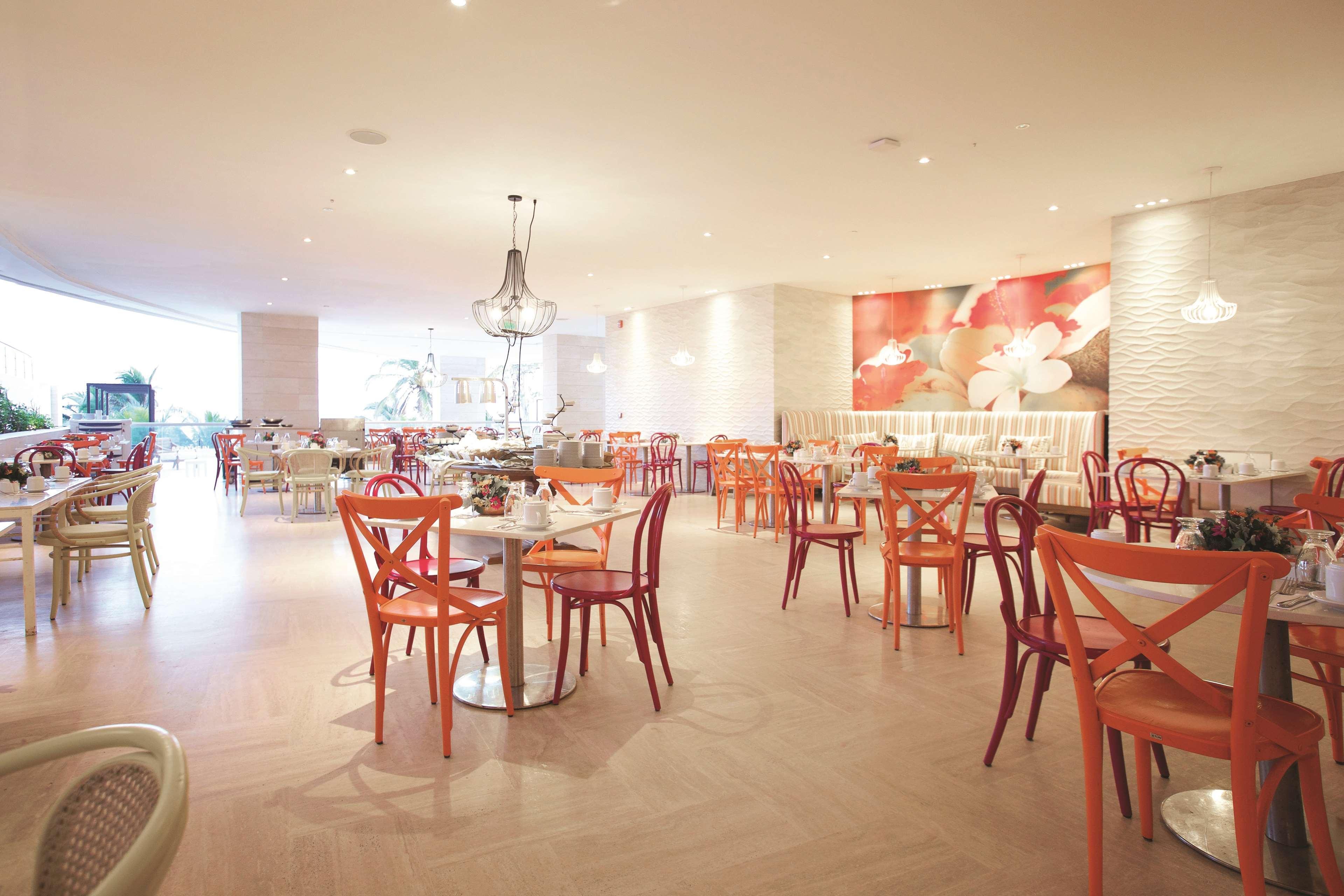 Radisson Cartagena Ocean Pavillion Hotel Exteriör bild The restaurant